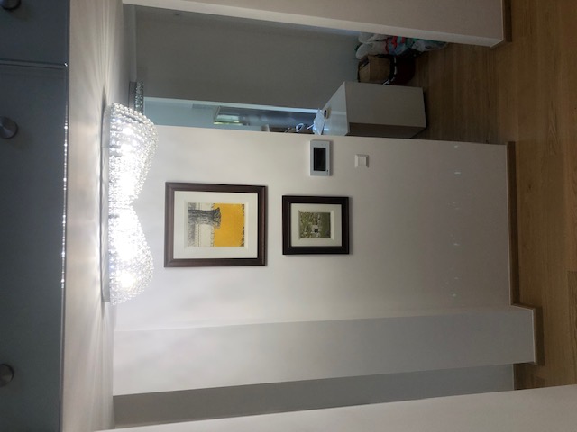 Hálószoba meleg fényekkel